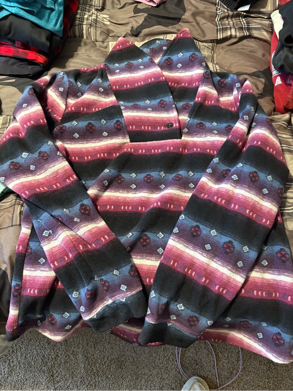 Women's Crew Neck Pullover Sweater - Black & Burgundy Pattern